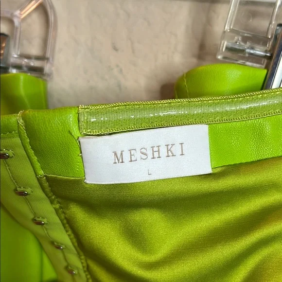 Meshki 2-Pc Sz Small Green Crop Top worn Em­ma Her­nan as in Sell­ing Sun­set - Picture 7 of 16